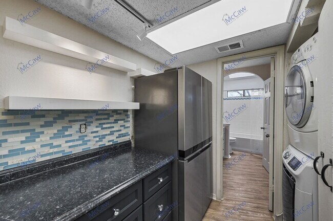 Building Photo - 5590 Spring Valley Rd