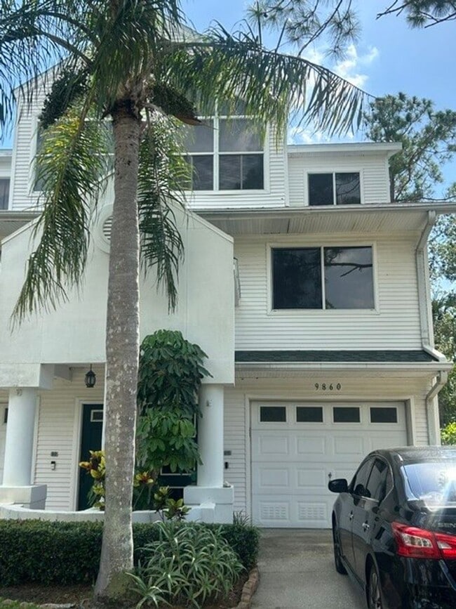 Building Photo - Luxury living with an Intracoastal view and direct access to dock, marina and lift