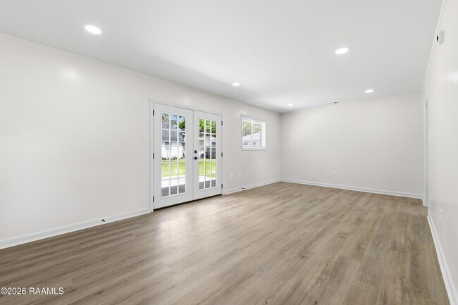 Building Photo - 317 Kim Dr