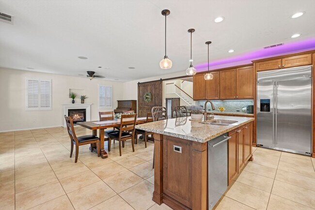 Building Photo - Luxurious 5-Bedroom Pool Home with Solar &...