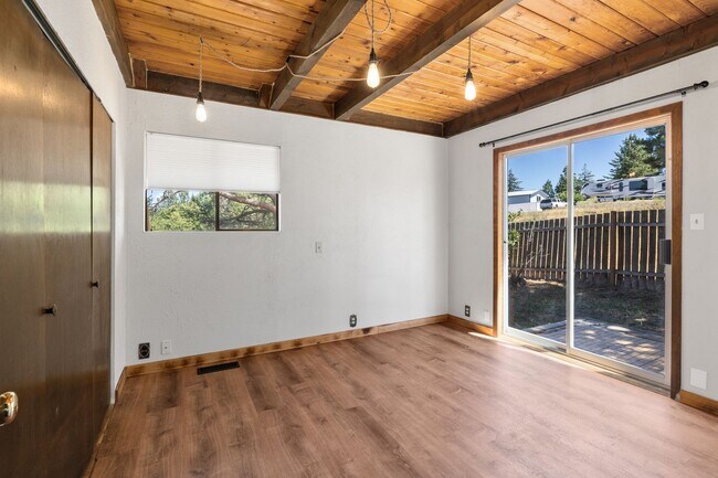 Building Photo - 250 Morrison Canyon Ln
