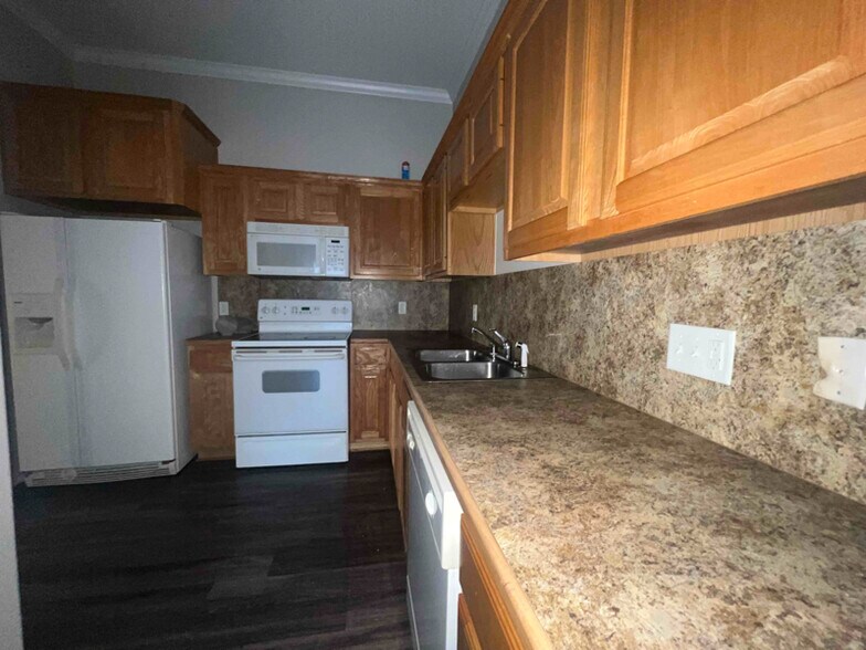 Building Photo - 812 Becard Dr