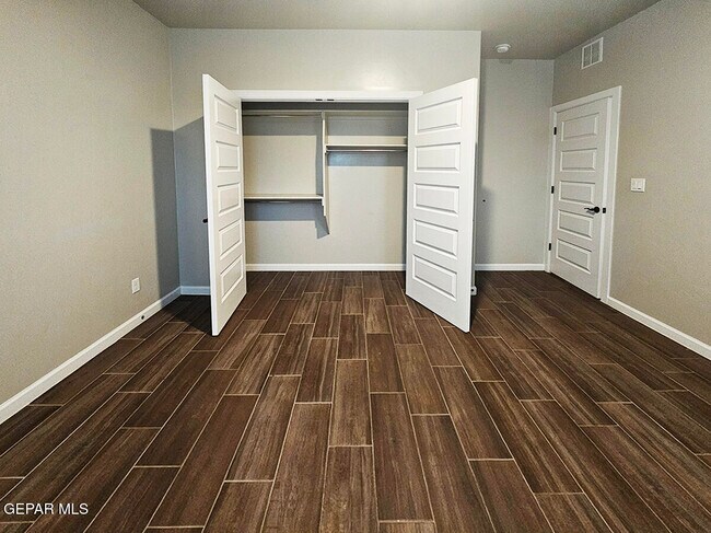 Building Photo - 13185 Tiverton Rd