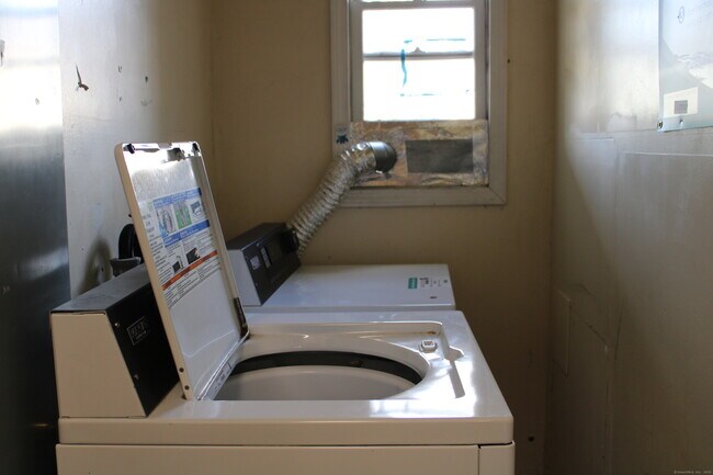 Building Photo - 42 Summer St