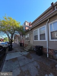 Building Photo - 302 W 23rd St