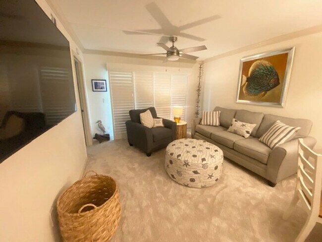 Building Photo - 2 bedroom 2 bathroom furnished seasonal rental