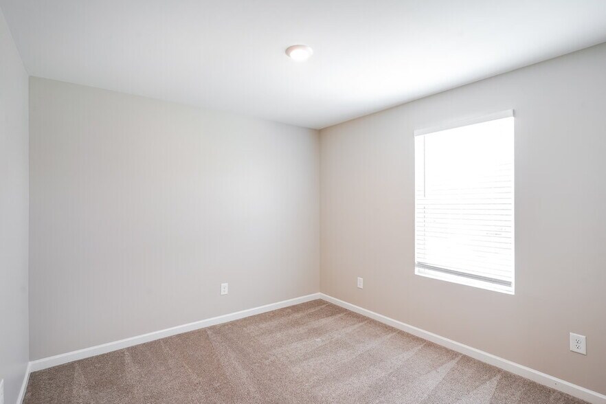 Building Photo - 1327 Rutherford St