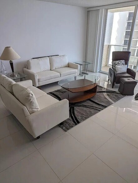 Building Photo - 5440 N Ocean Dr