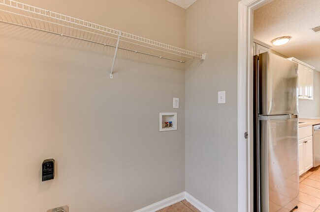 Building Photo - 4416 Hatteras Dr