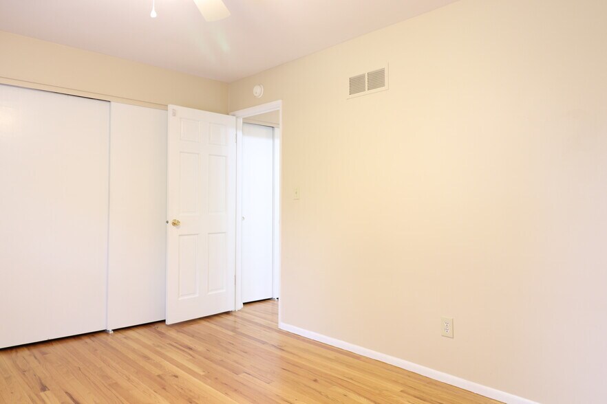 Building Photo - 235 Towercliffe Dr