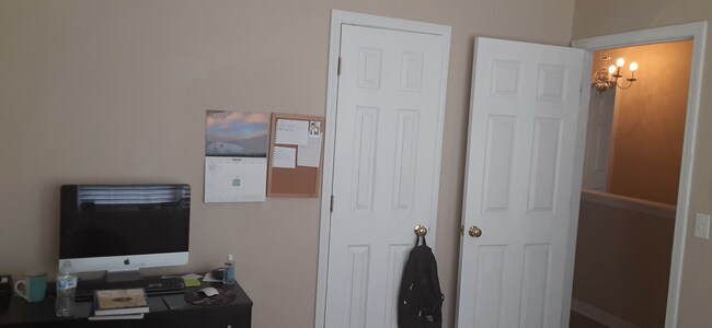 Building Photo - Exquisite Three Bedroom Home in Northeast Columbia!