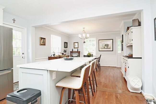 Primary Photo - Beautiful Greenbrier Heights Home With Fen...