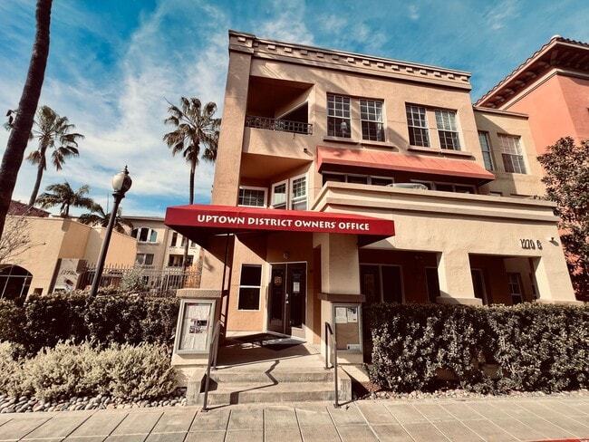 Building Photo - Renovated Uptown District Top Floor Condo in the Hillcrest