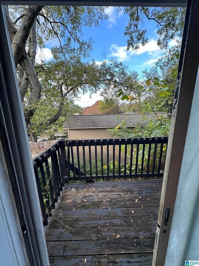 Building Photo - 1502 16th Ave S