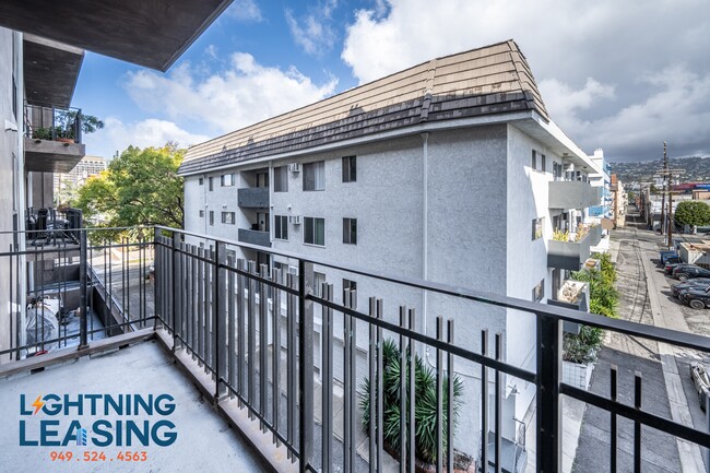 Building Photo - 8811-8813 Burton Way
