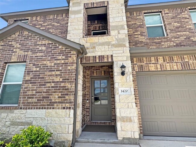 Building Photo - 1420 Carvin Wy
