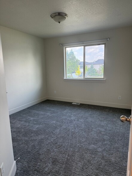 Building Photo - 1364 S 500 W St