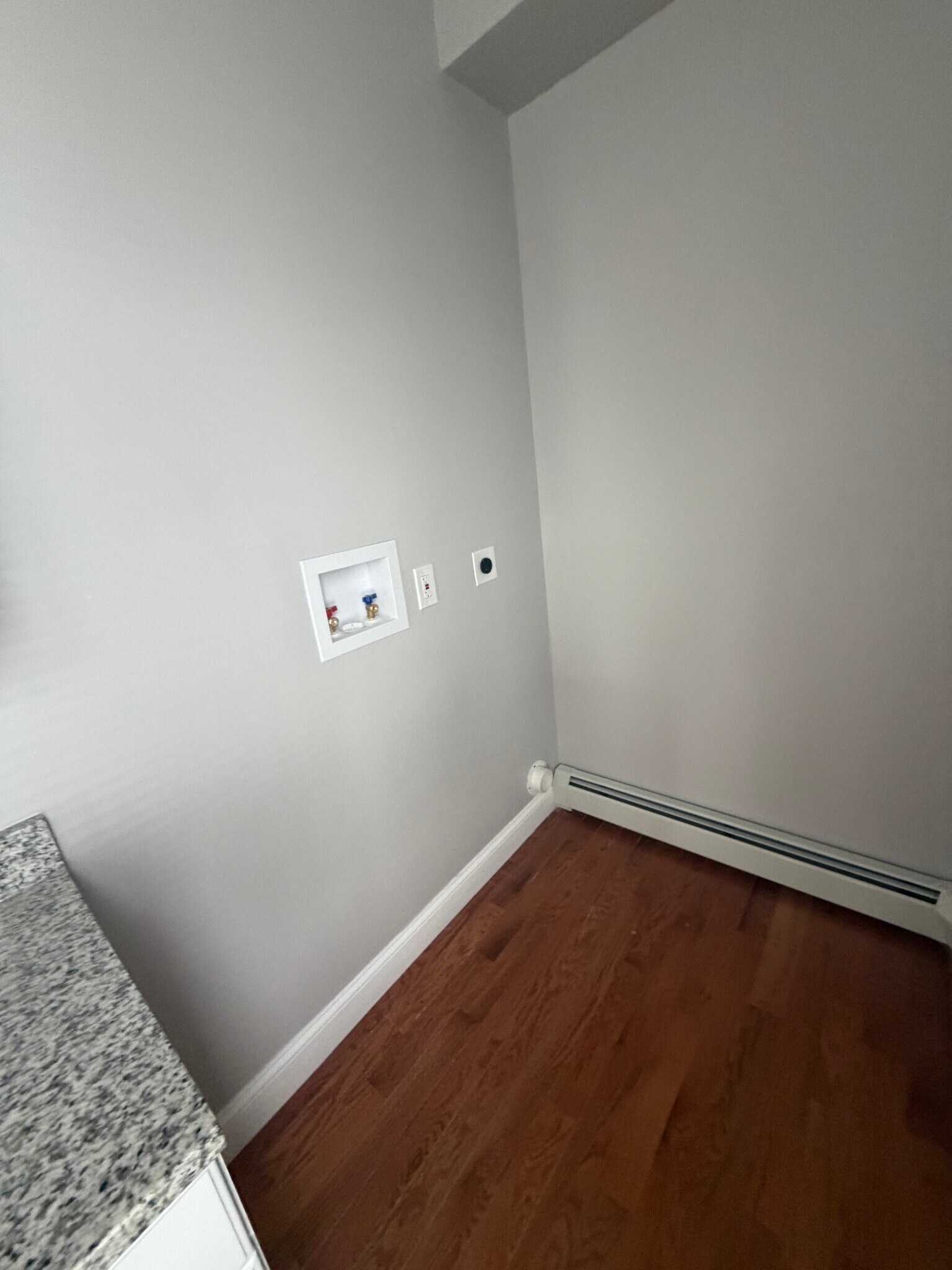 Building Photo - 597 Millbury St