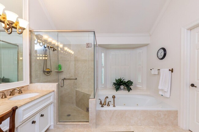 Building Photo - 4915 Keneshaw St