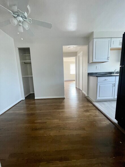 Kitchenette/Nook - 4191 Hoffman Ave