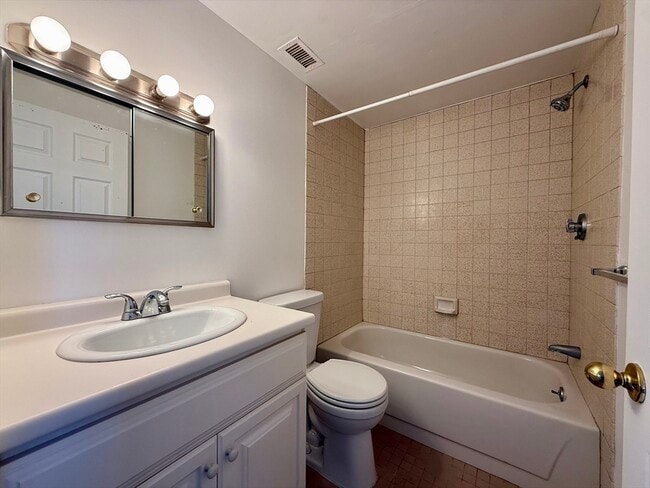 Building Photo - 6 S Washington St