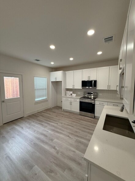 Building Photo - 144 Pinkie Holmes Dr