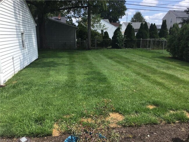 Building Photo - Brick Ranch for Rent in Mayfield HTS walking distance to Golden Gate Plaza