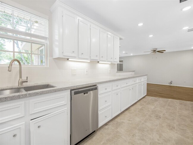 Building Photo - 5830 Ettrick Dr