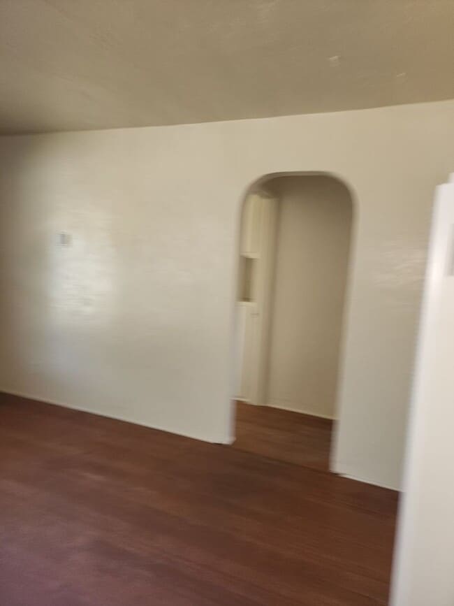 Building Photo - Escalon cute 2 bedroom duplex w/garage