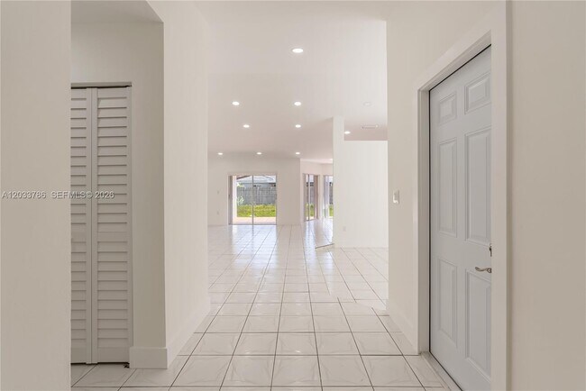 Building Photo - 15881 SW 139th Ave