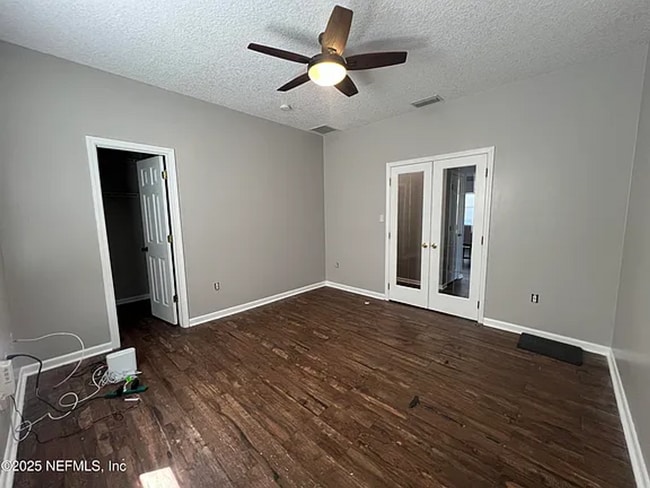 Building Photo - 6 Bedrooms 4 Bathroom 1672 Hammock Grove Lane