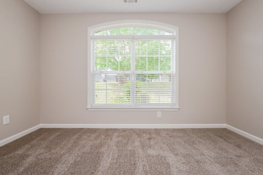 Building Photo - 824 Summit Park Trail