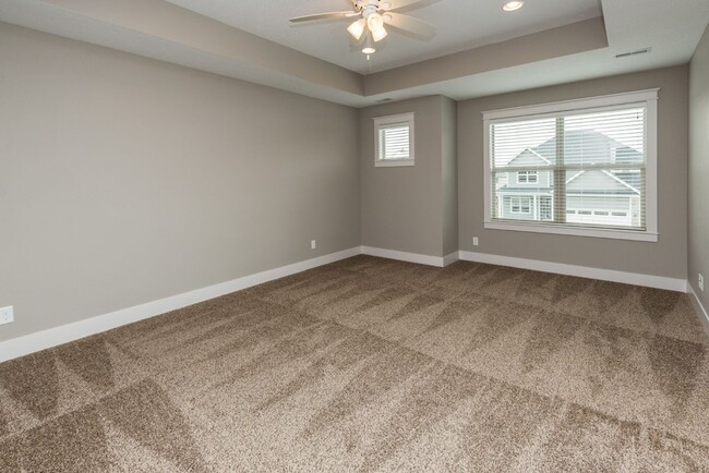 Building Photo - Gorgeous 4 Bed Home! Brand new carpet!