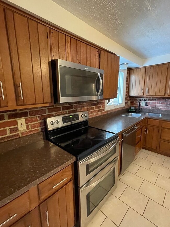 Building Photo - 120 Scottsdale Dr