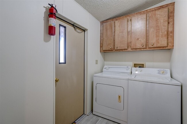 Building Photo - 2 Bedroom, 2 Bath Home Close to Willow Lake in Prescott