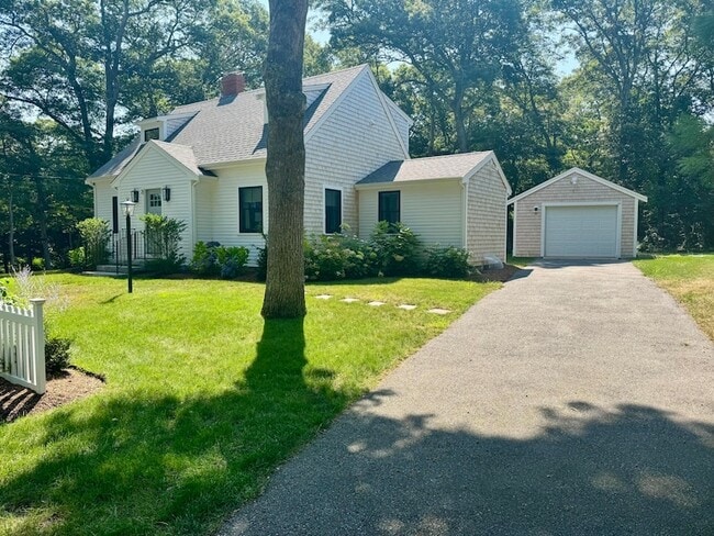 Building Photo - 21 Oak Ln