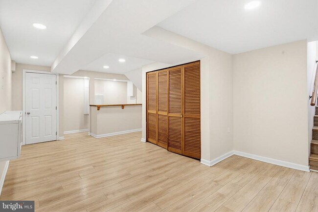 Building Photo - 9717 Hedin Dr