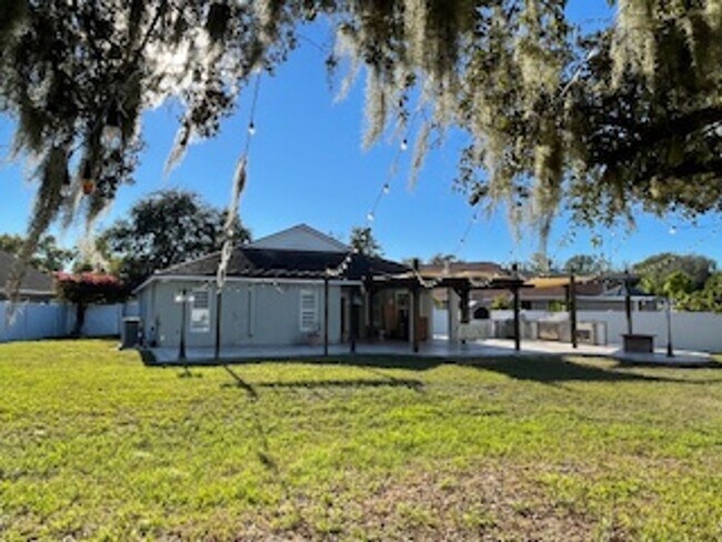 Building Photo - Carrollwood area , Andover Community , 3 Bedroom 2 Bath with beautiful Outdoor Living space. For ...