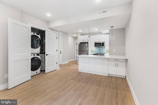 Primary Photo - 1144 Frankford Ave