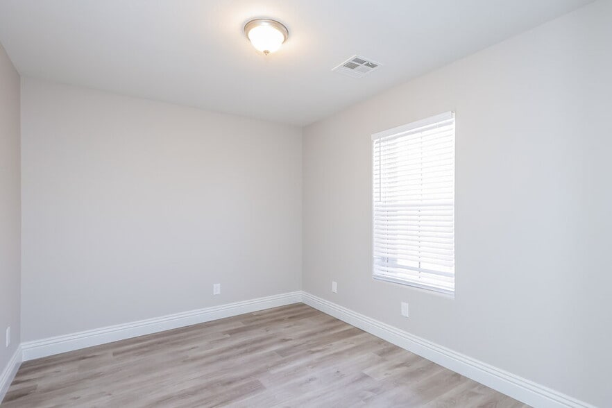 Building Photo - 7450 Easingwold Dr