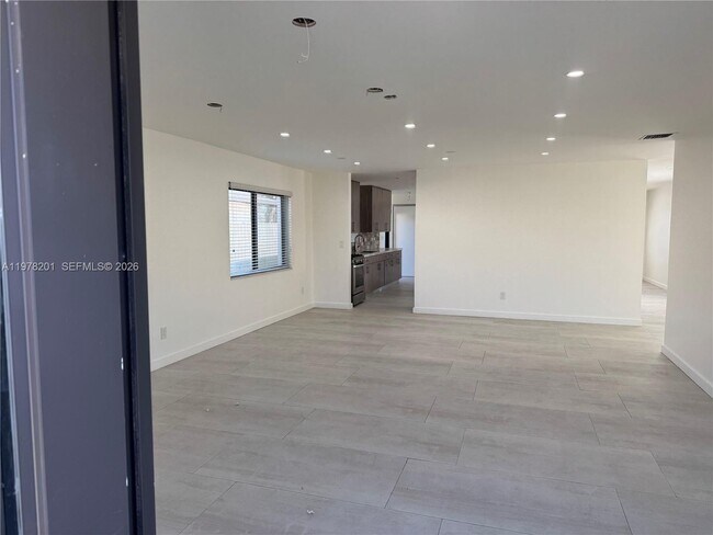 Building Photo - 2832 SW 124th Ct