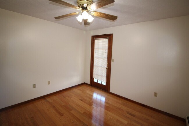 Building Photo - 76 Franklin St