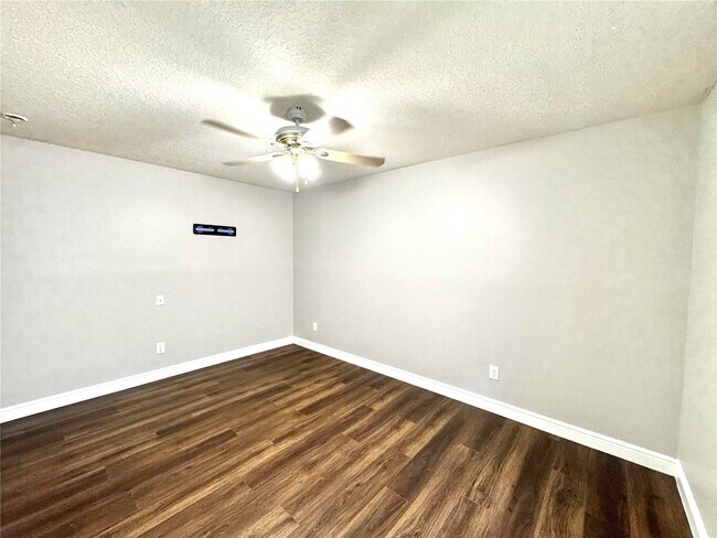 Building Photo - 5706 Painted Trail Dr