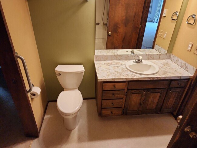 Building Photo - Clinton Dr