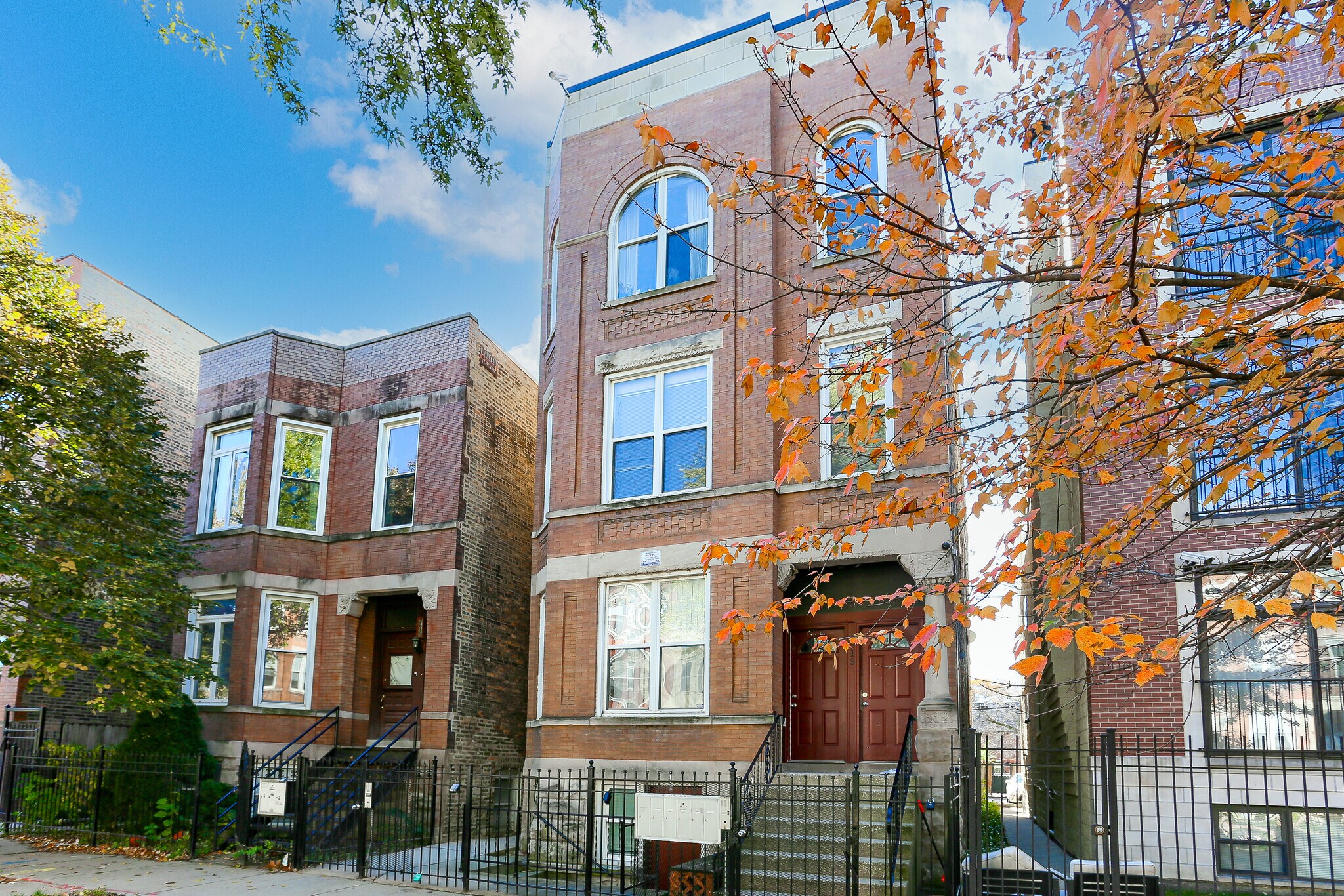 Building Photo - 2613 W Evergreen Ave