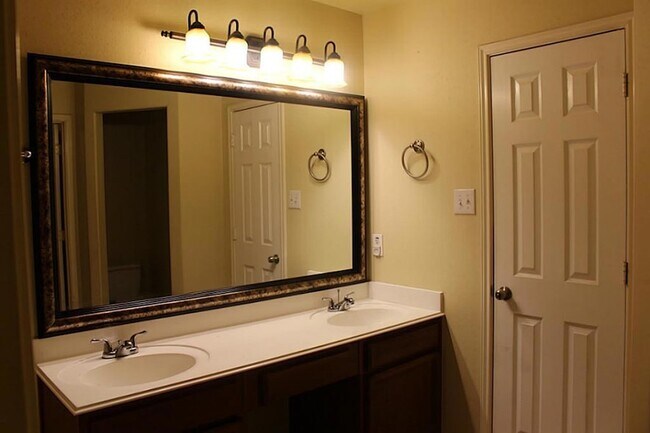 Building Photo - 8331 Loetsch Ridge Way