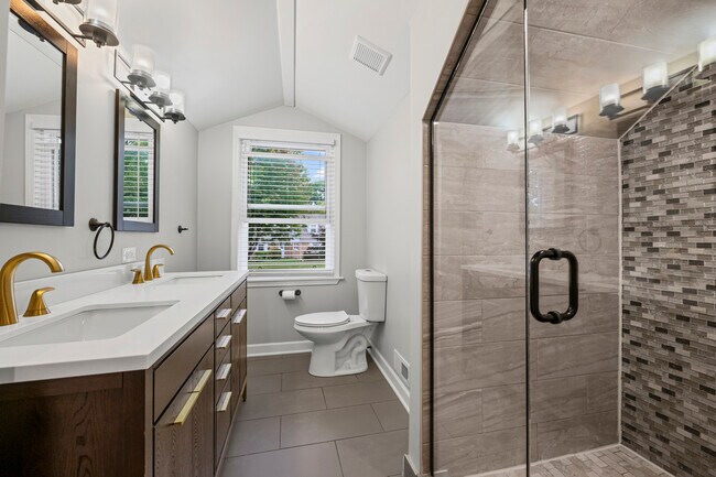 Building Photo - 930 Harvard Ct