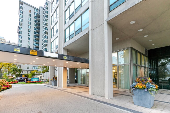 Building Photo - 3450 N Lake Shore Dr