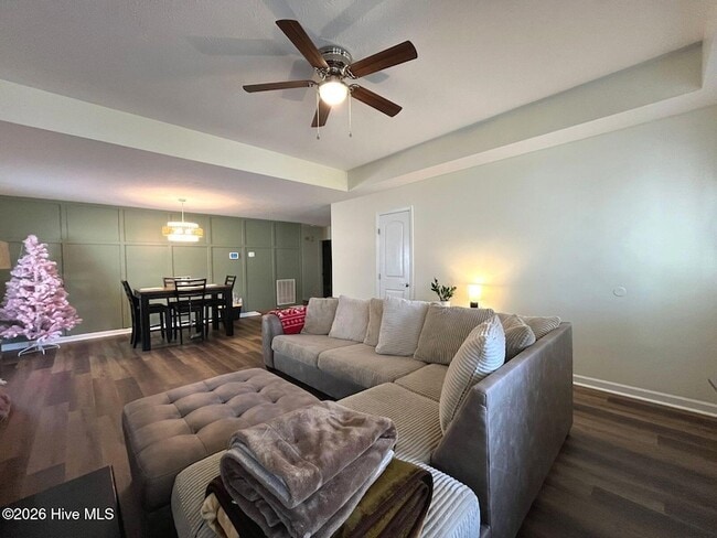 Building Photo - 323 Tokay Dr