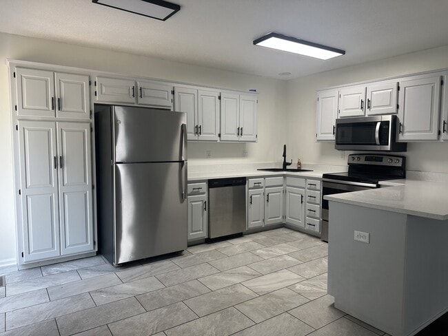 Building Photo - 3410 Augusta Dr